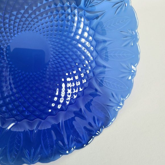 Large 10 5/8'' wide cobalt blue Royal Sapphire glass plate with leaf design. - Picture 4 of 6